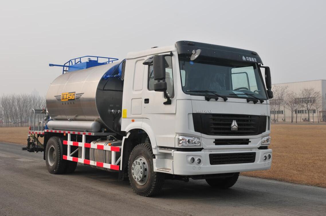 Roads New model Road Maintenance Asphalt Distributor Trucks - Image 3