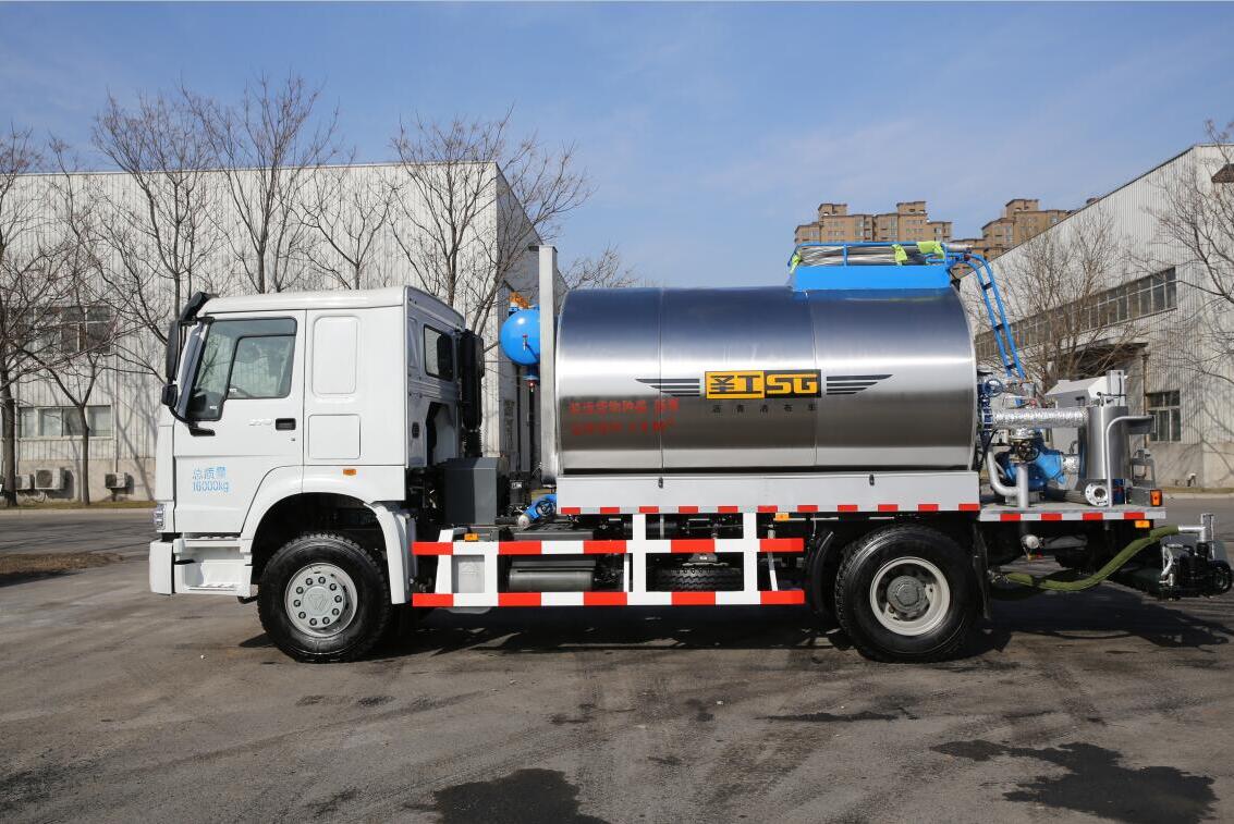 Roads New model Road Maintenance Asphalt Distributor Trucks - Image 2