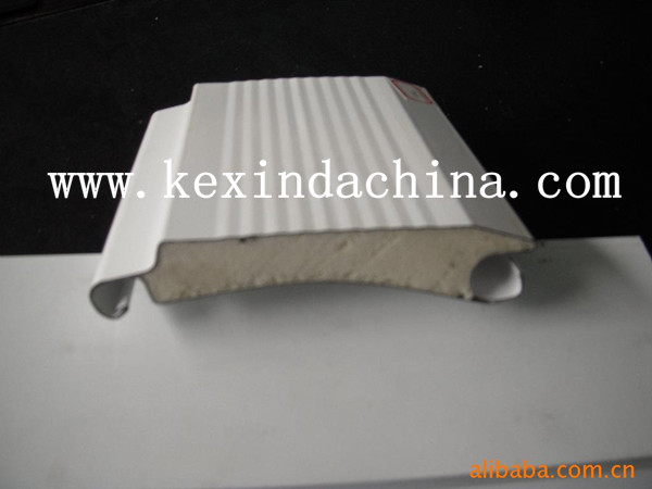 High-precision shutter slat forming machine