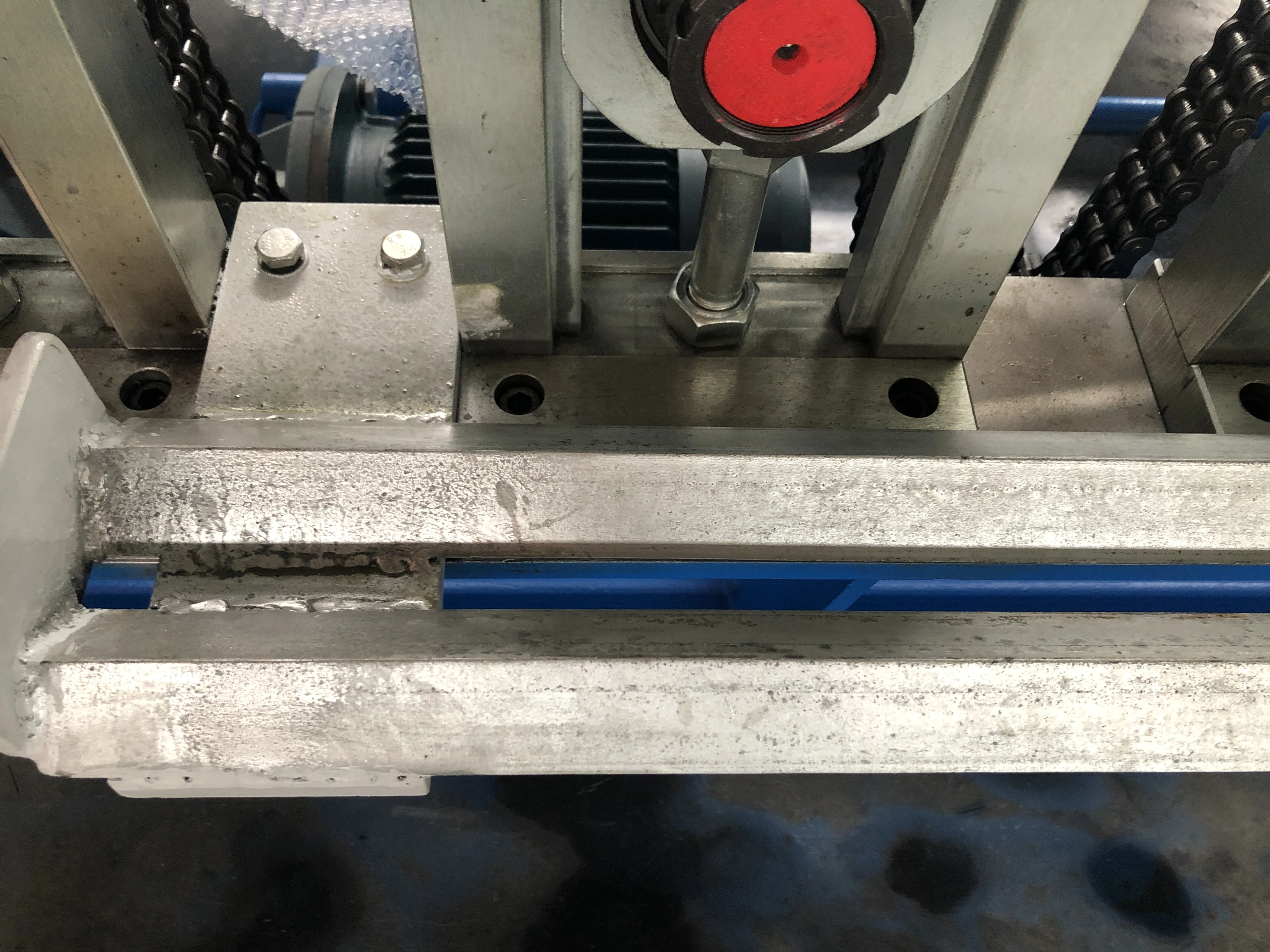 Roll forming mechanism with chain drive