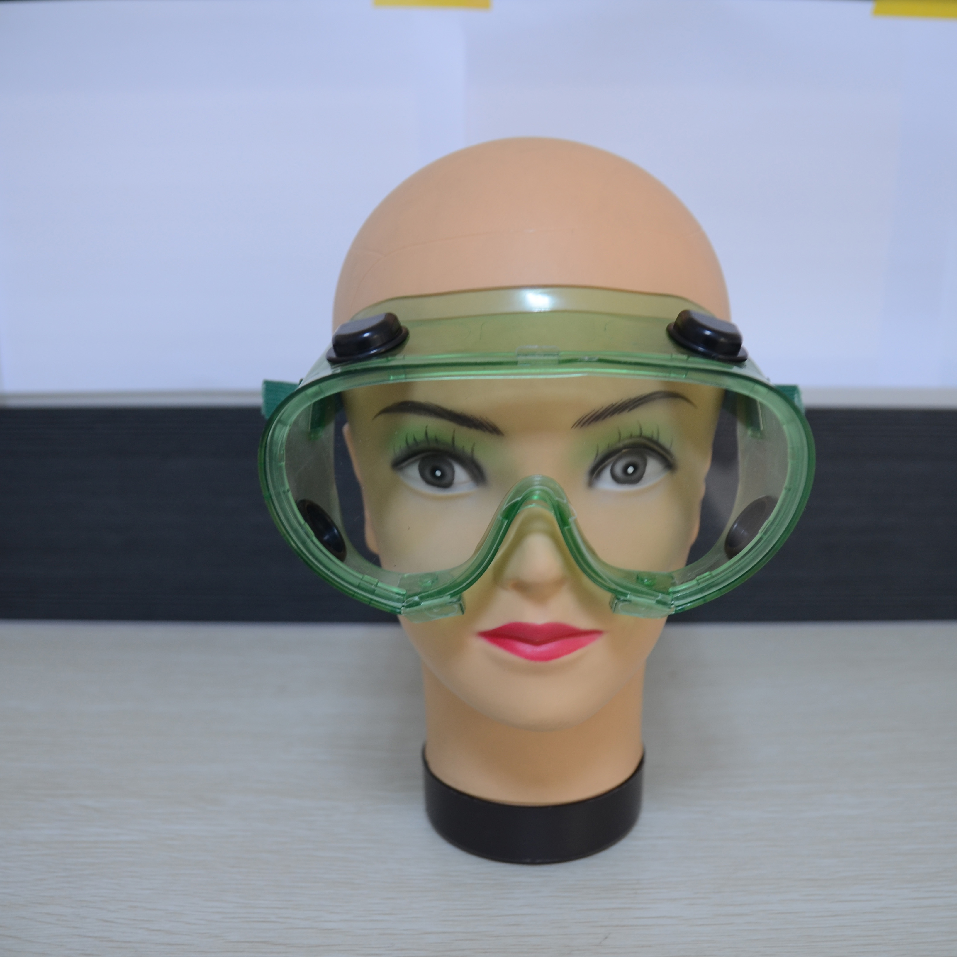 safety goggle - Image 2