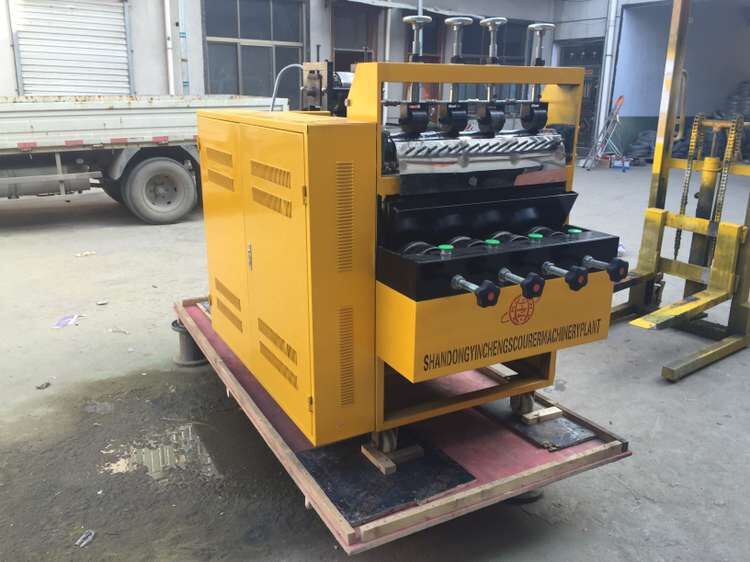 Industrial Floor Scrubber Machine