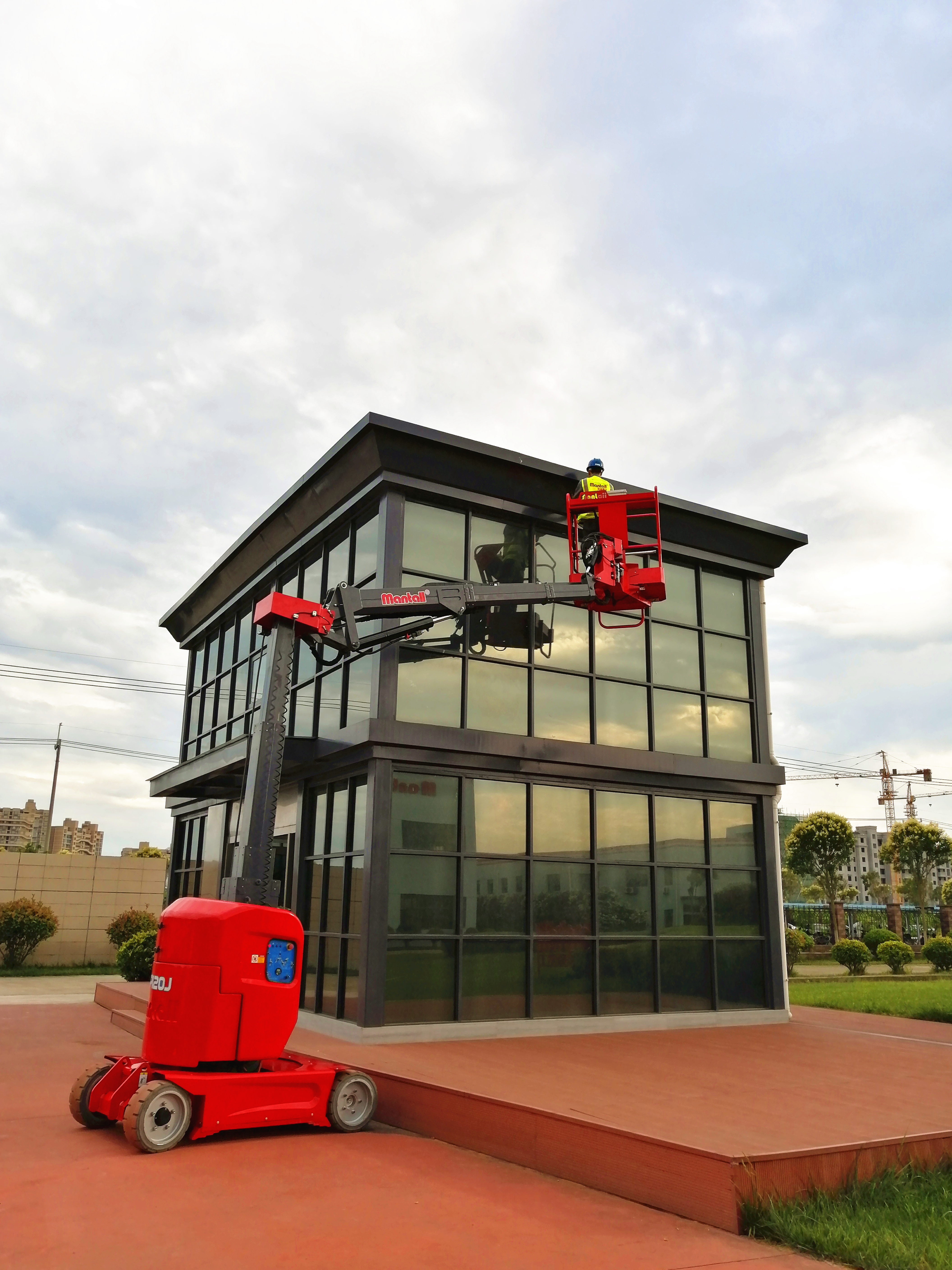 Self-Propelled Aerial Work Platform