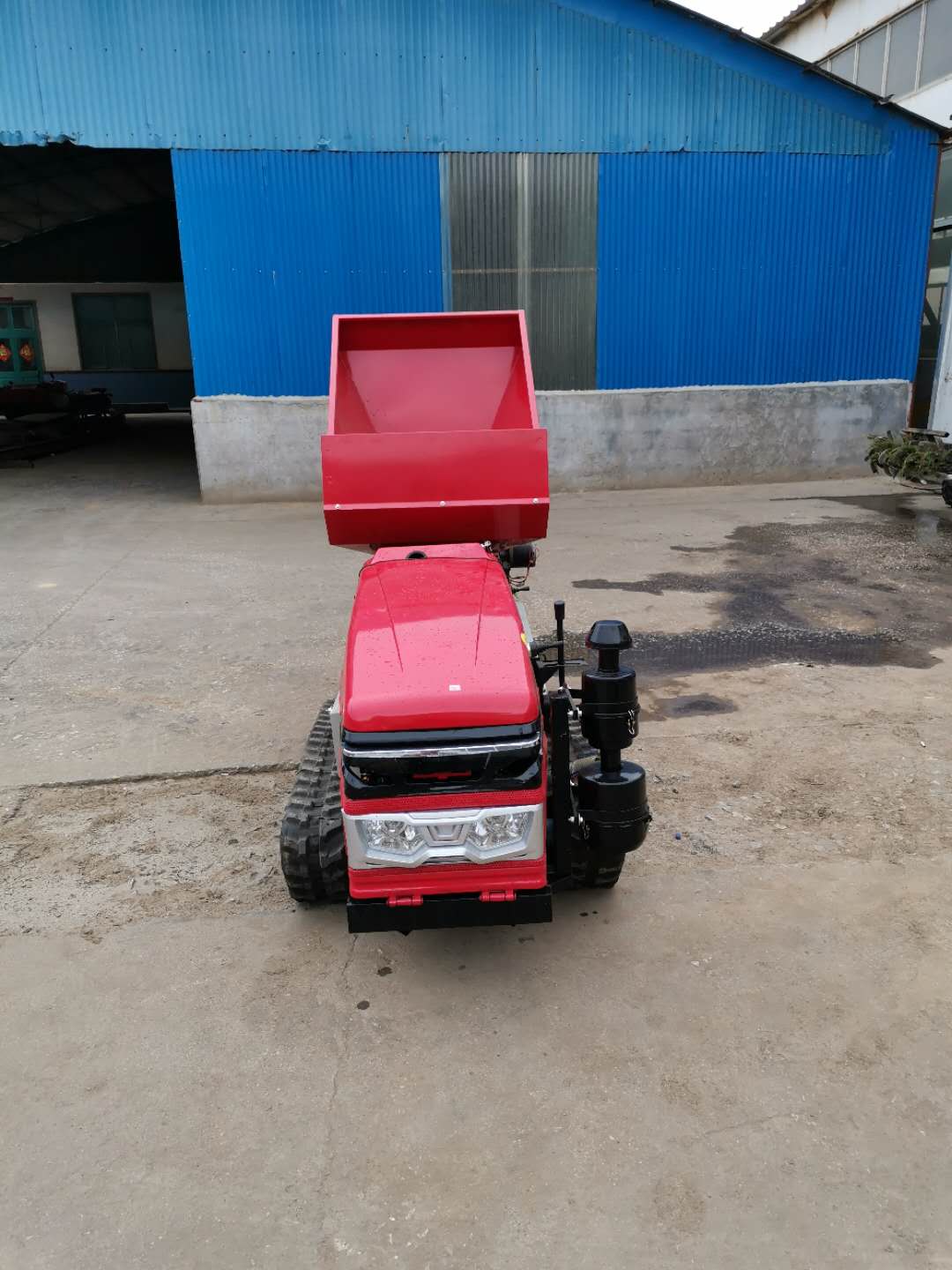 Self-propelled multi-function fertilizing machine - Image 3
