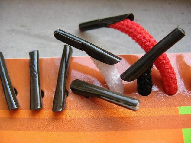 semiautomatic shoelace and bag handle tipping machine - Image 2