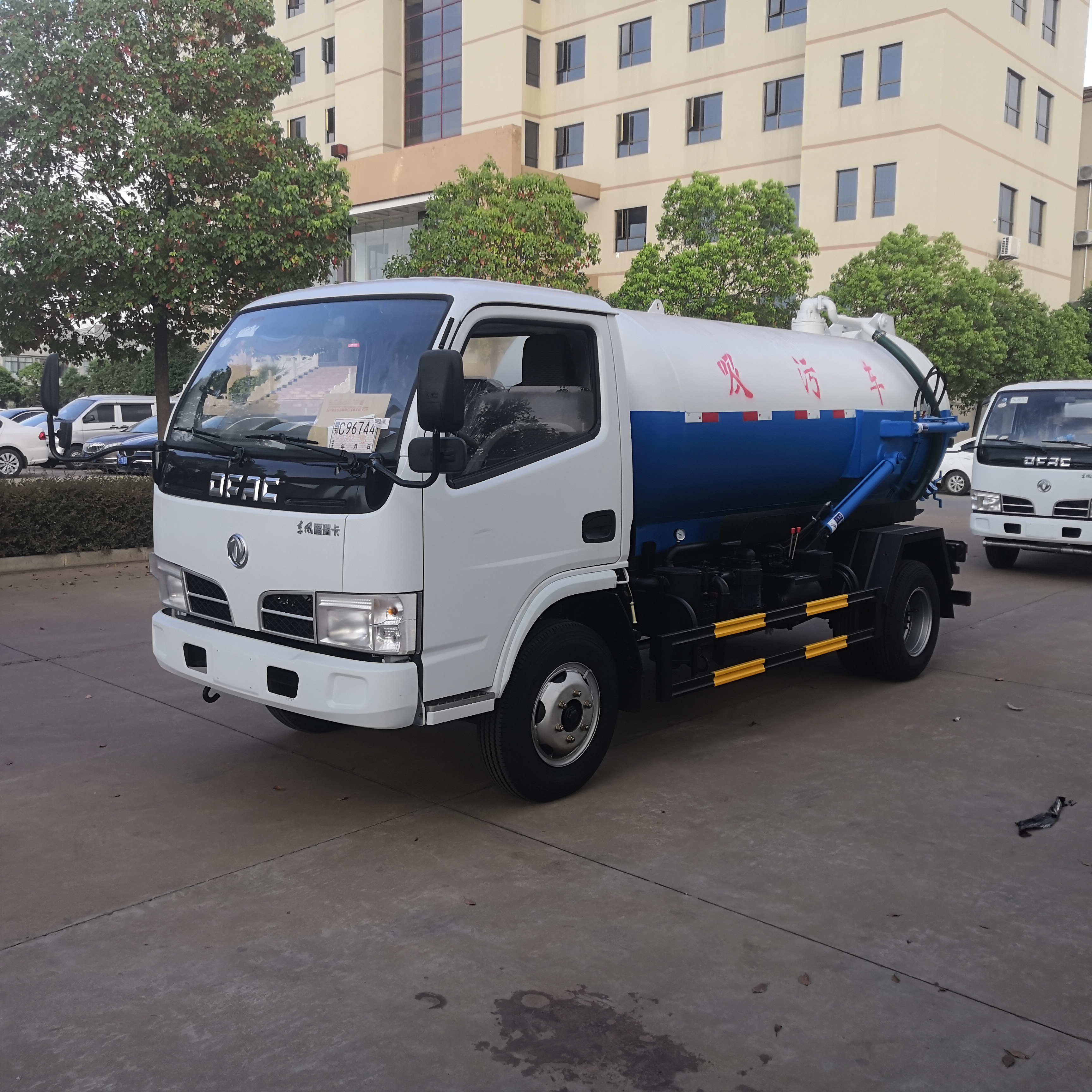 sewage suction Truck - Image 2
