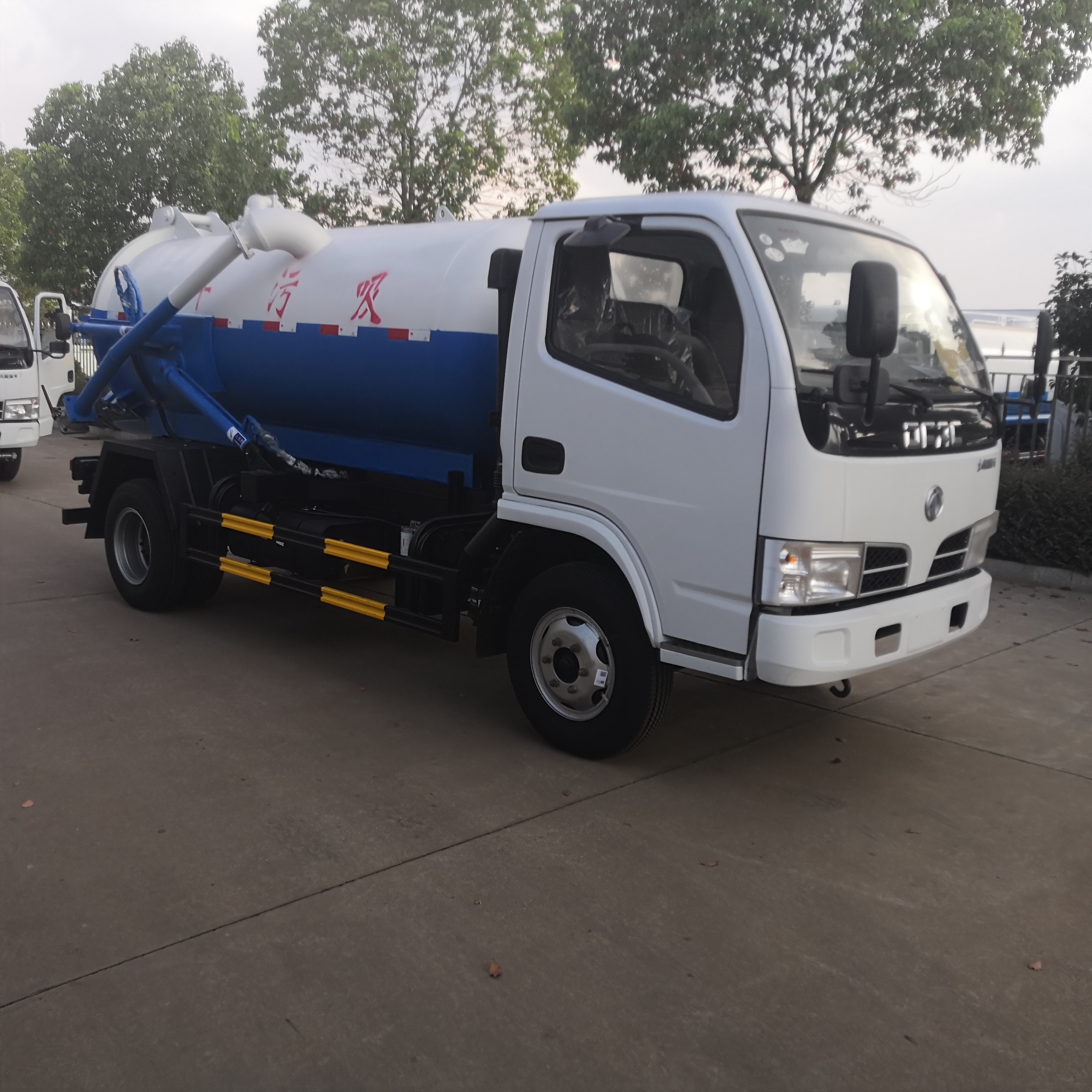 Sewage Suction Truck for Waste Management