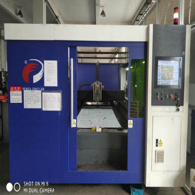 Laser cutting machine for precision metal fabrication