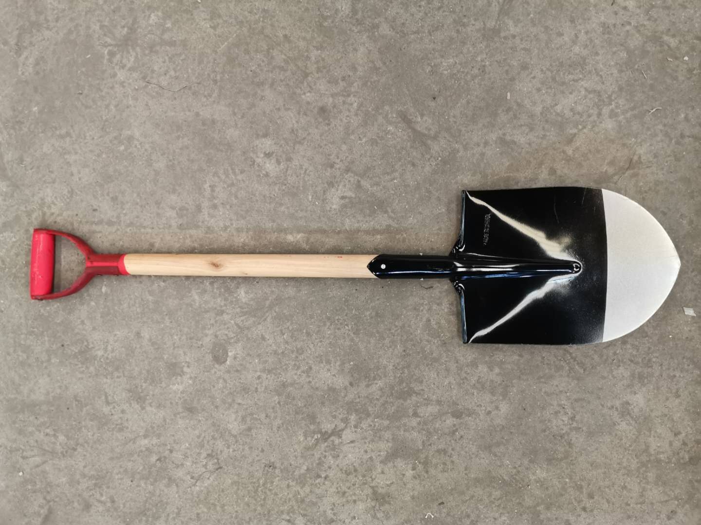 SHOVEL WITH WOOD HANDLE - Image 2