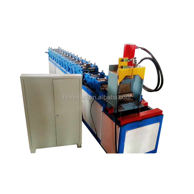 Hydraulic cutting unit on the roll forming machine