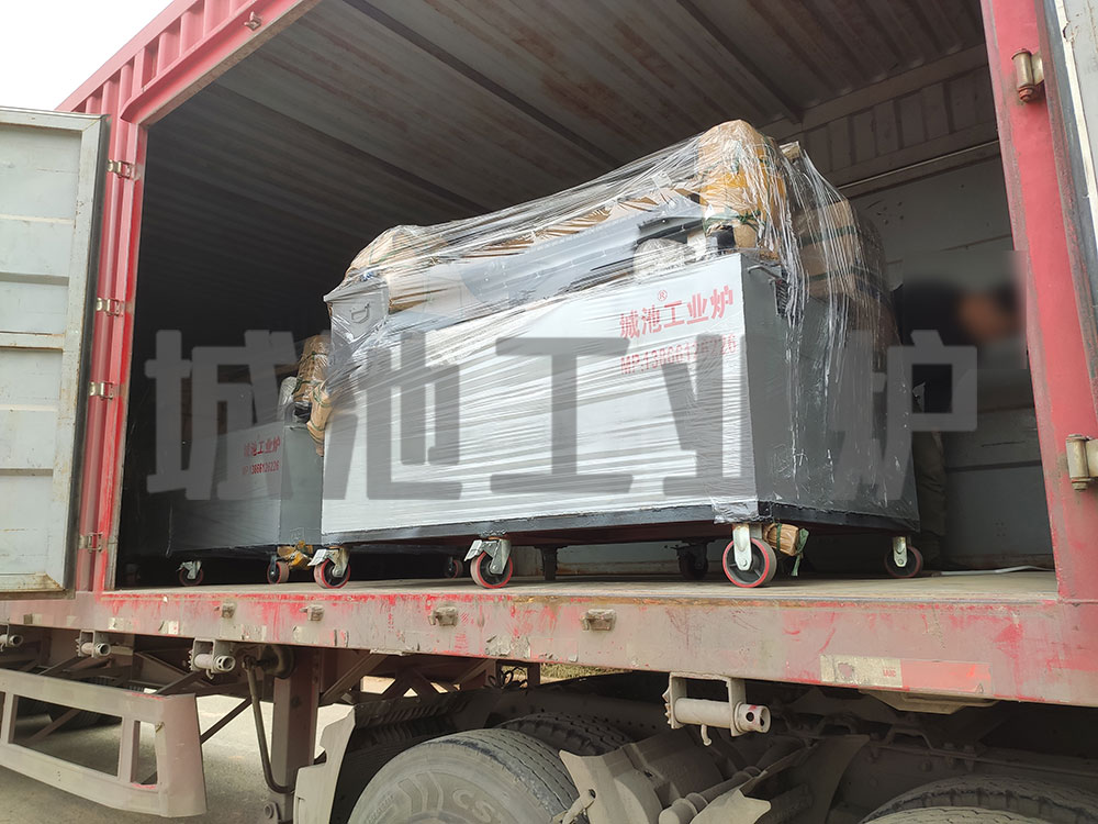 Side pull lifting quenching tank during shipping