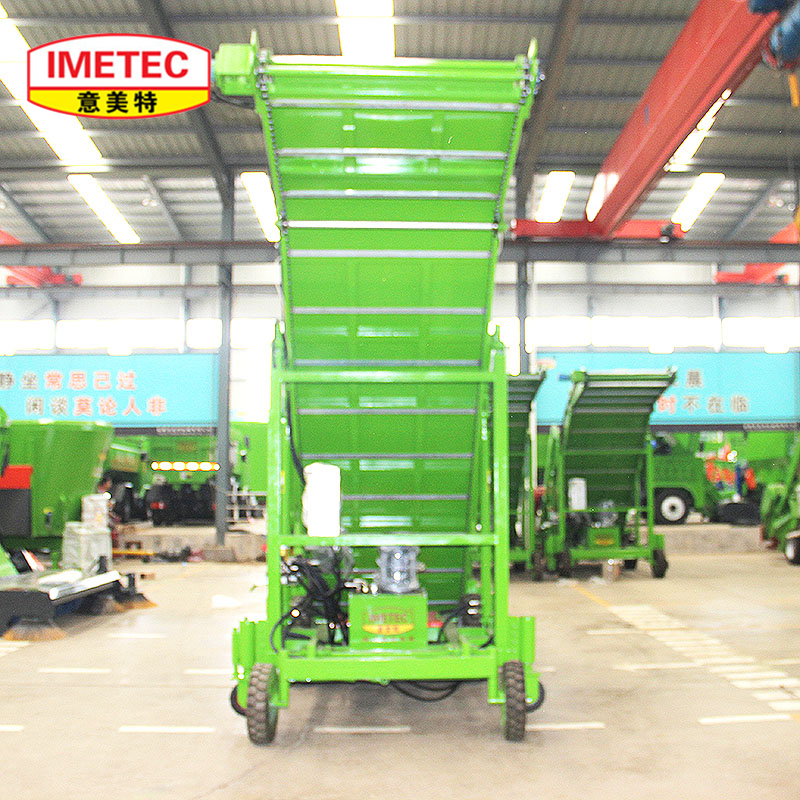 Side profile of the silage reclaimer showing the loading mechanism