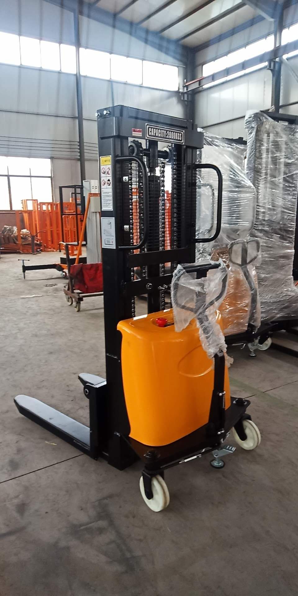 2000 kg Capacity Semi-Electric Pallet Stacker