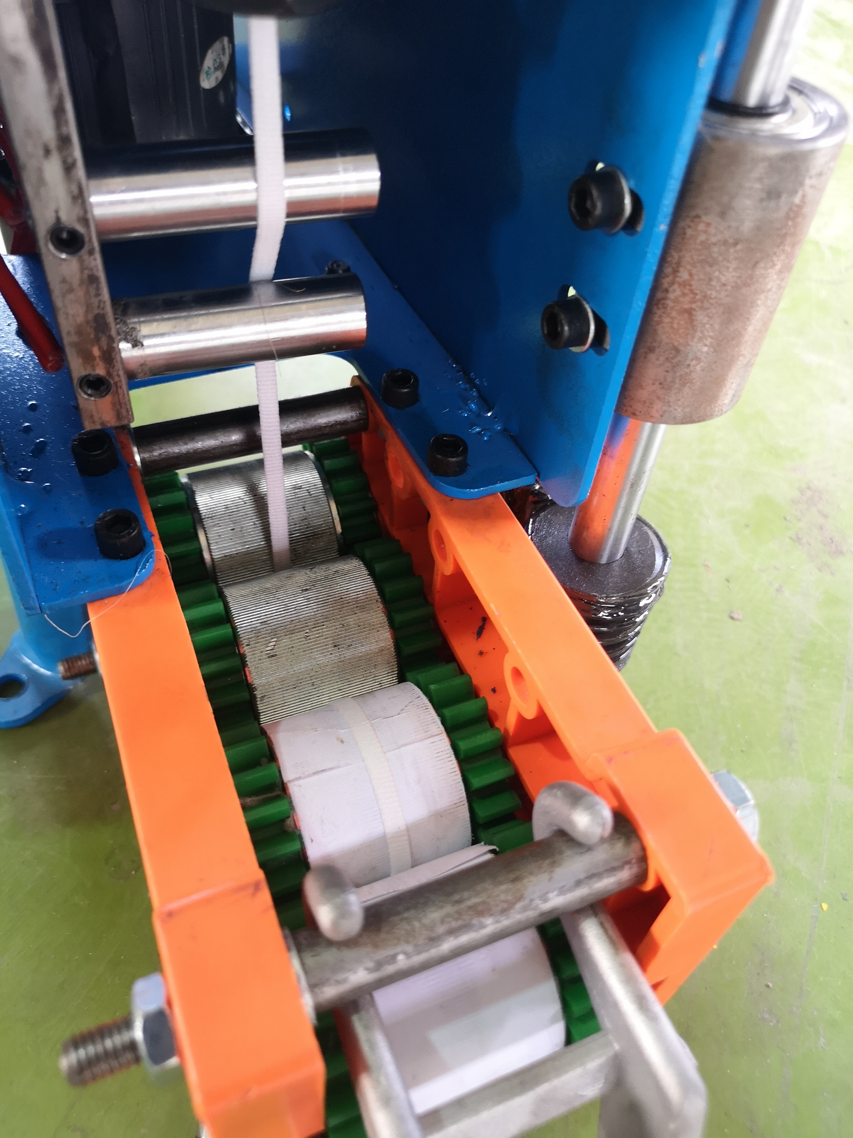 Single head 24 needles mask cord knitting machine - Image 2