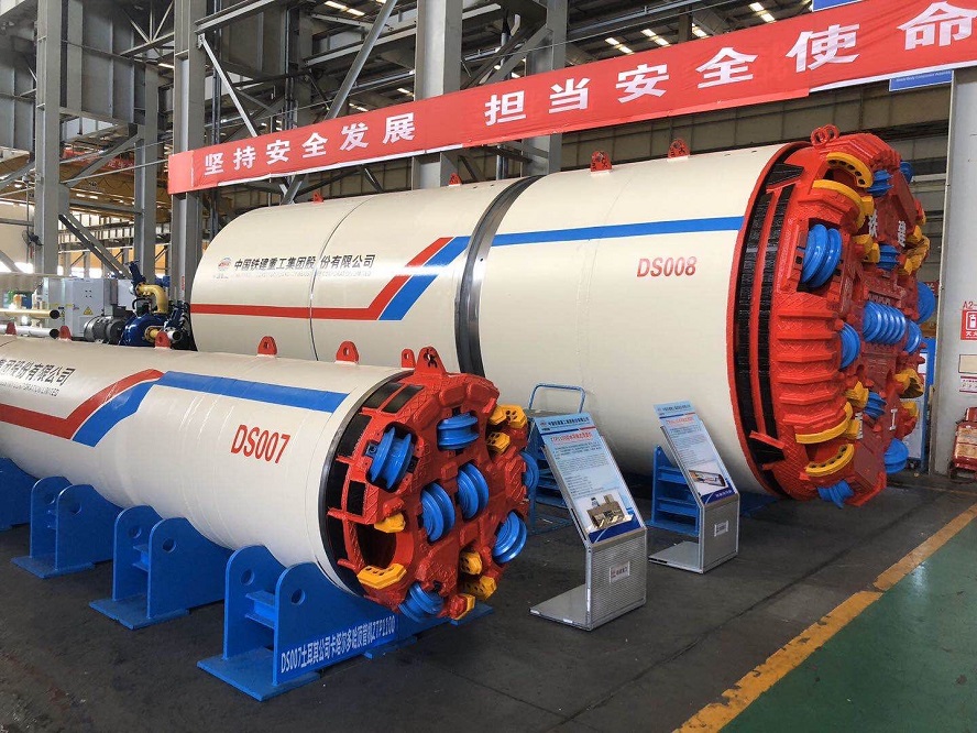 Two slurry balance pipe jacking machines on display