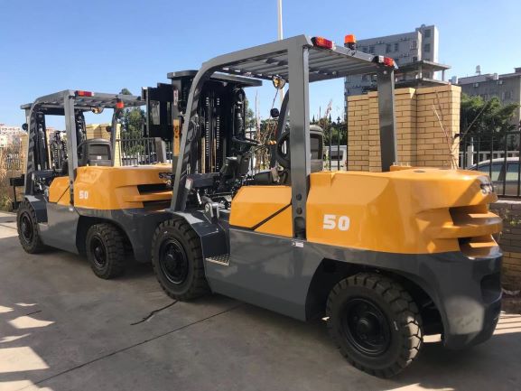 Small 5Ton Diesel Forklift work in Container LIft Height 4.5 Meter - Image 3