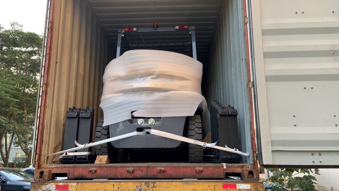 Compact 5-ton diesel forklift inside a container