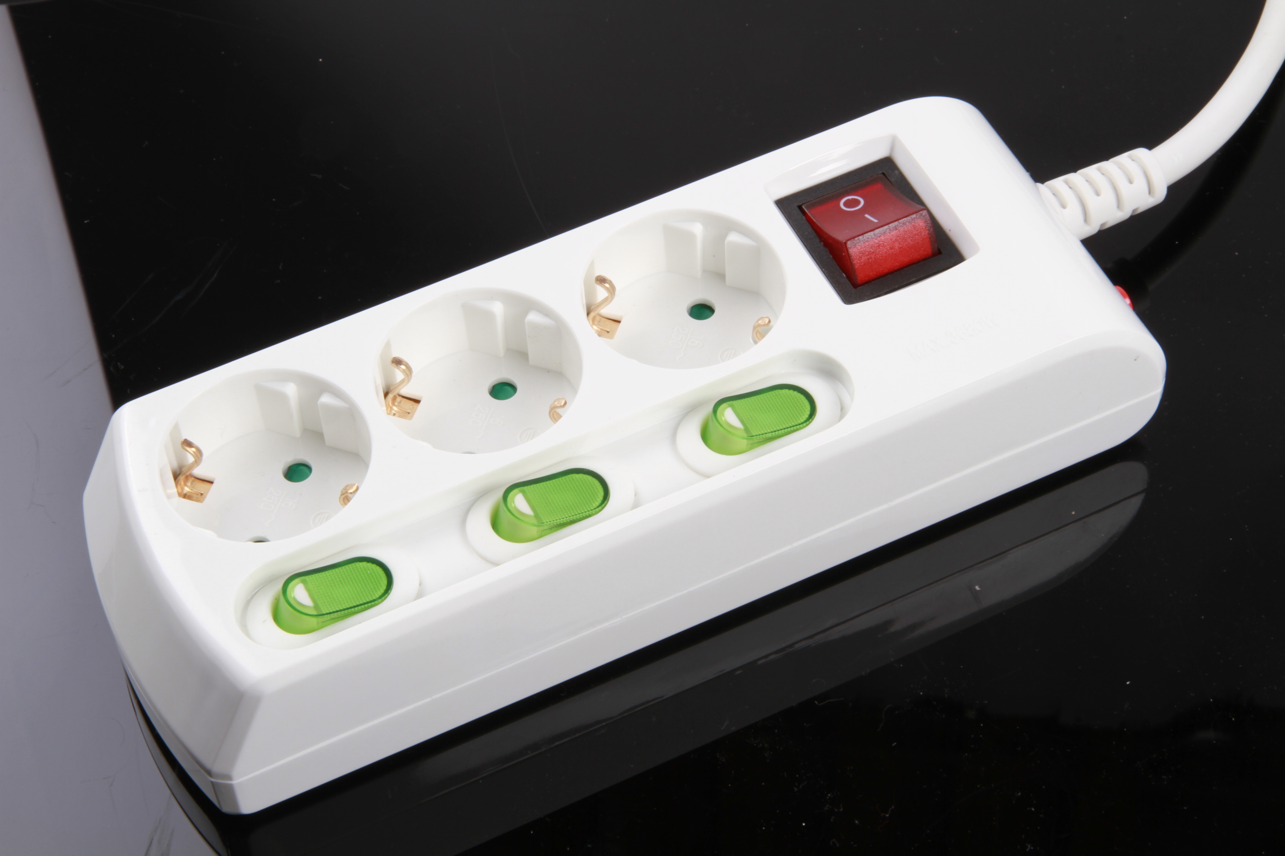 socket with individual switch - Image 2