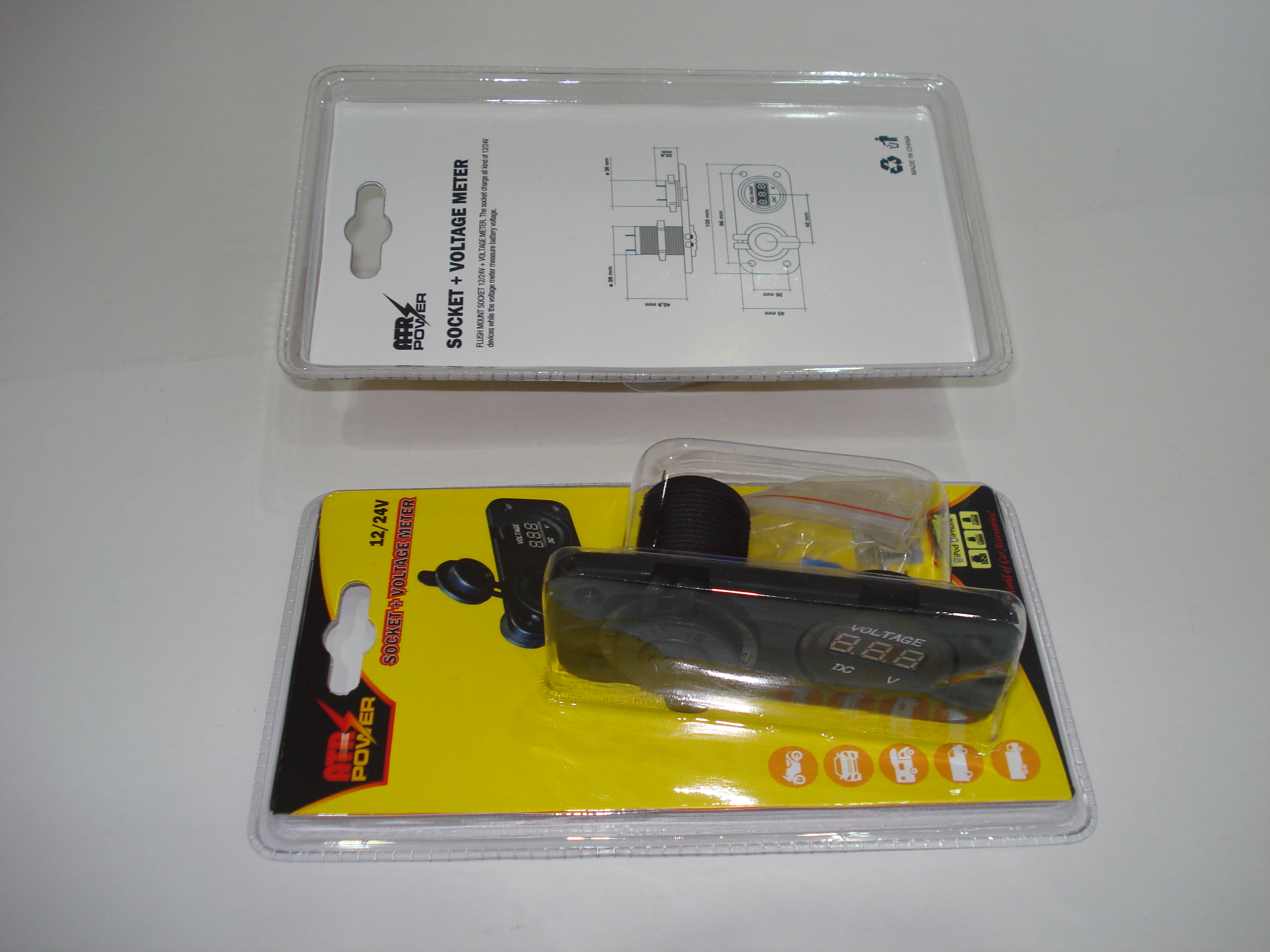 Flush Mount 12/24V Socket with Voltage Meter