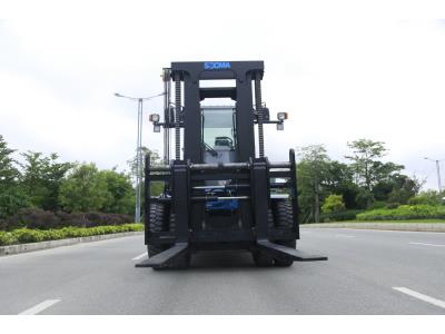 SOCMA 12T Diesel Engine Big Forklift for port - Image 2
