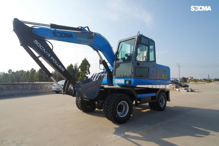 Side profile of 8-ton electric wheel excavator