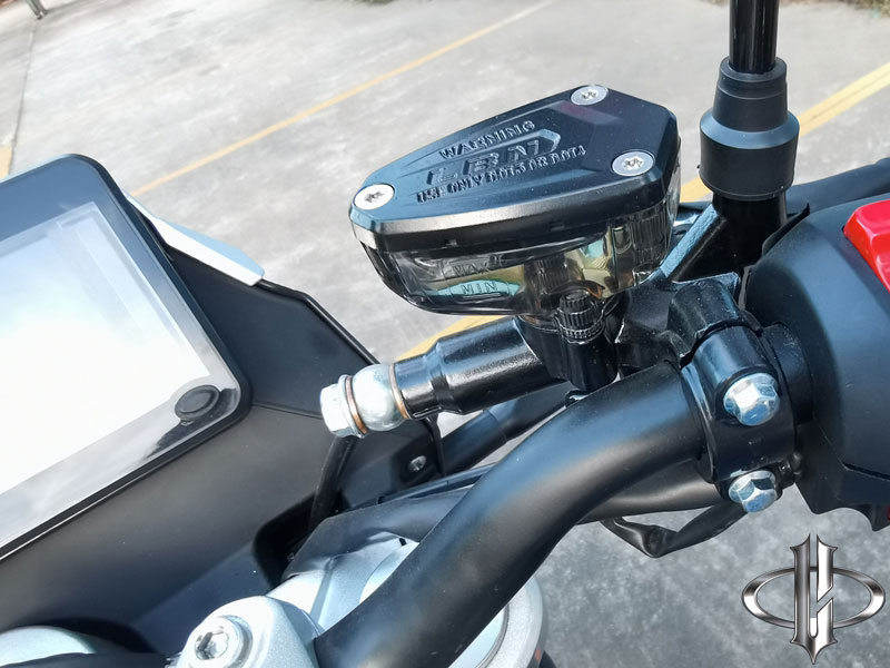 Brake fluid reservoir and braking controls