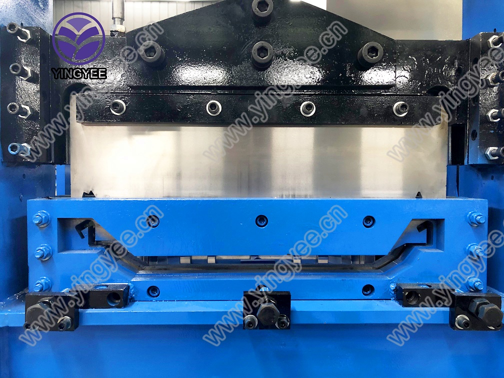 Heavy-duty standing seam roll forming machine with steel frame
