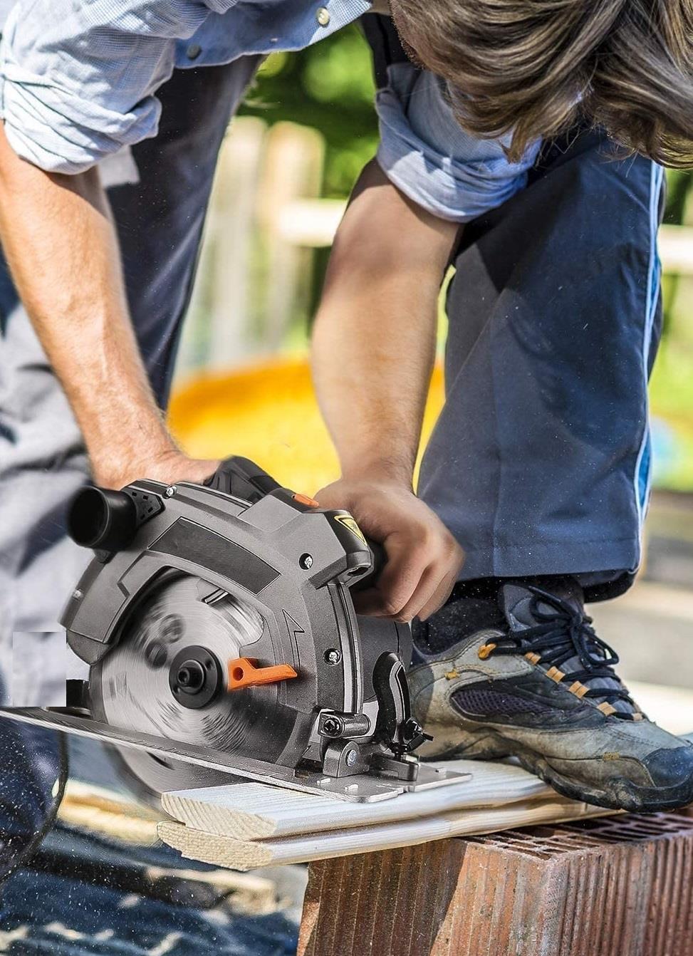 Ergonomic circular saw design
