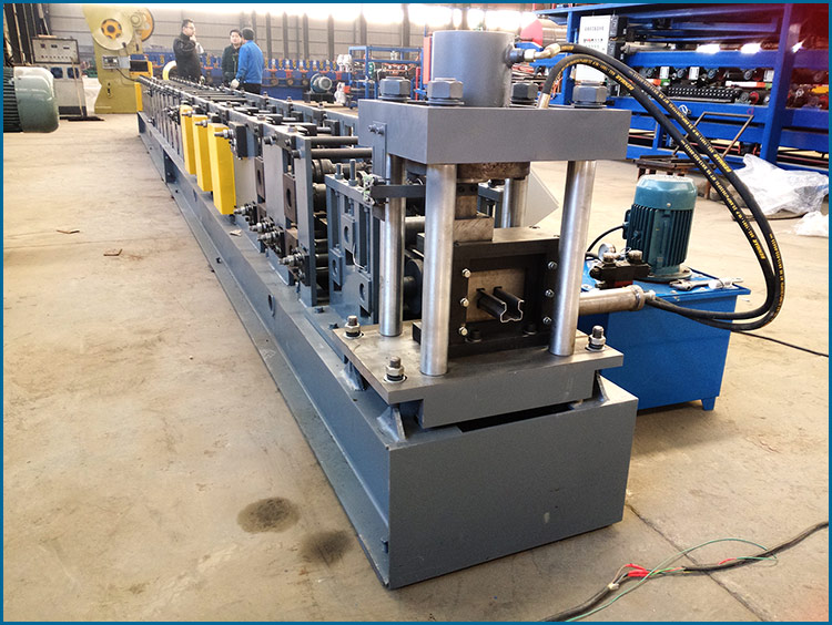 Roll forming machine robust steel frame