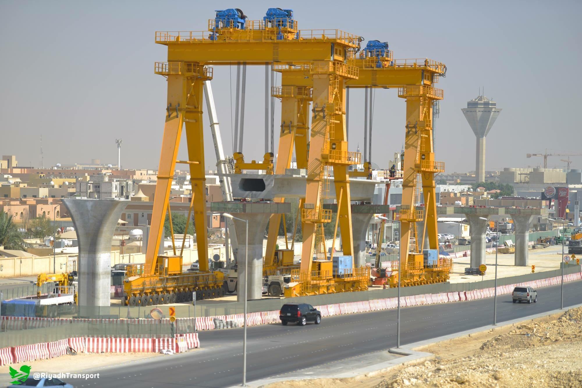 Heavy Load Straddle Carrier