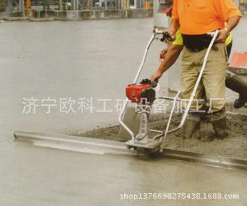Gasoline Powered Concrete Surface Finishing Screed
