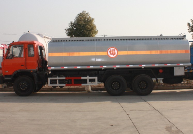 Heavy-Duty Liquid Transport Tanker Truck