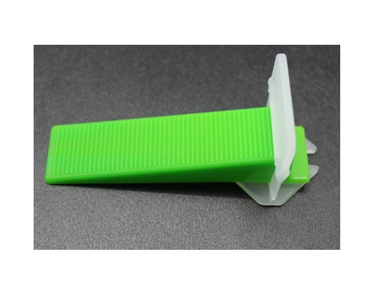 Green wedge and transparent clip leveling system
