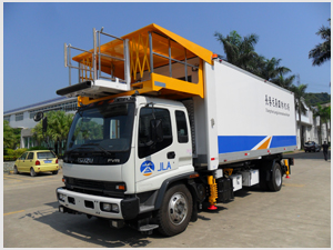 Airport Maintenance Aerial Work Platform Truck