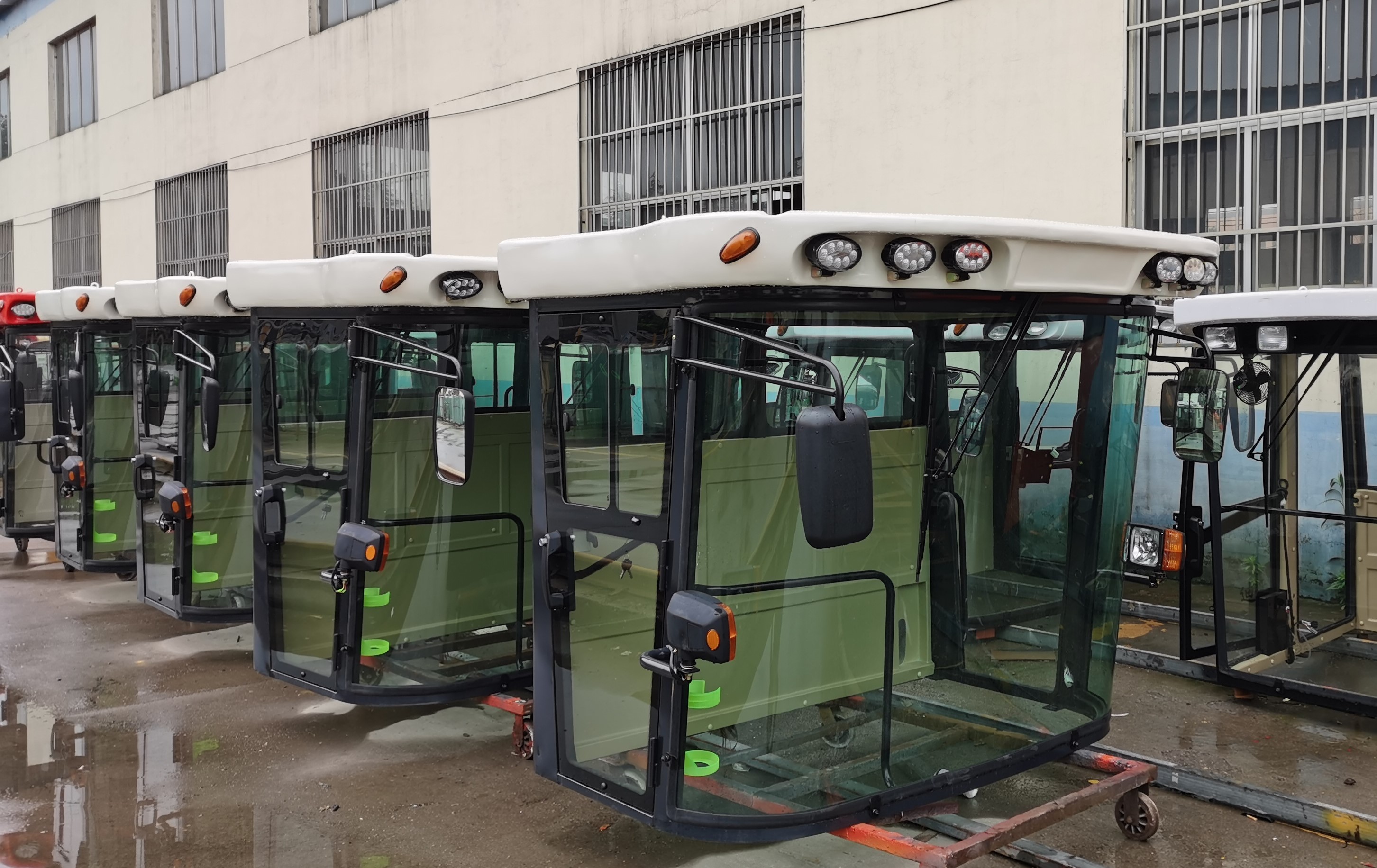 Cabin with mounted side mirrors and glass panels