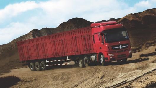 Heavy-Duty Tractor Truck for Long-Distance Hauling