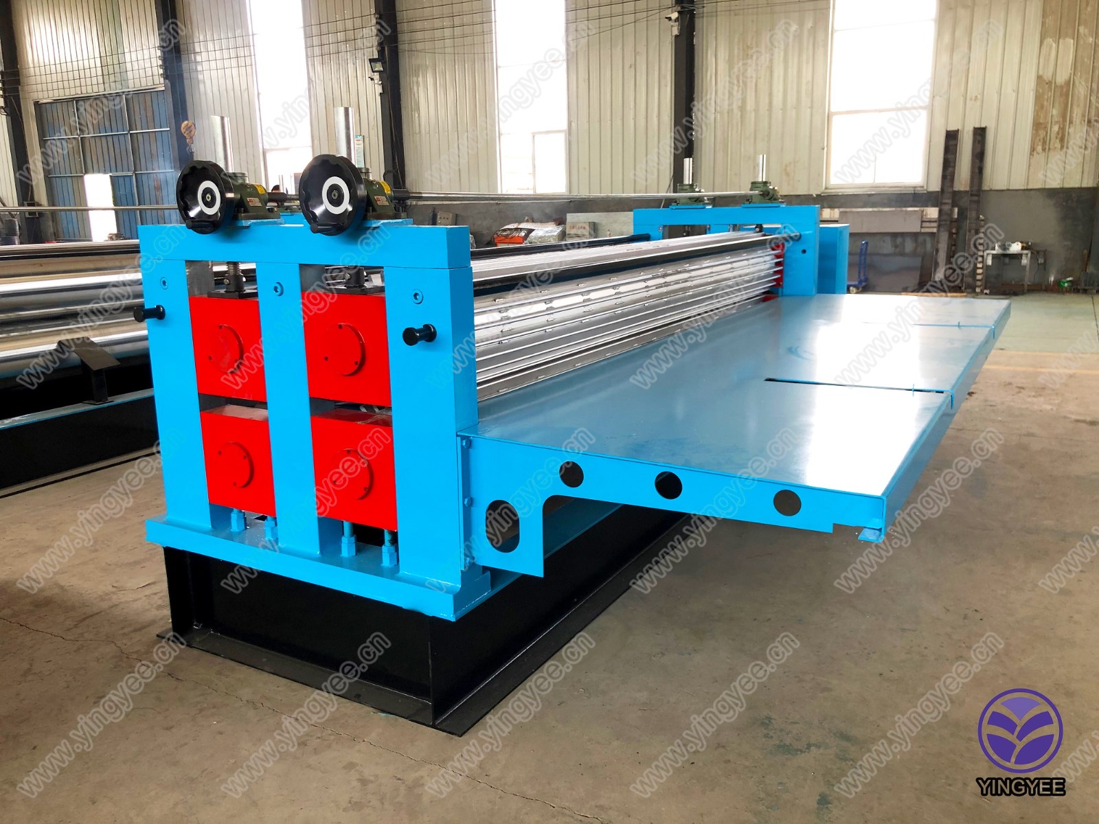 Transverse thin corrugated sheet forming machine - Image 3