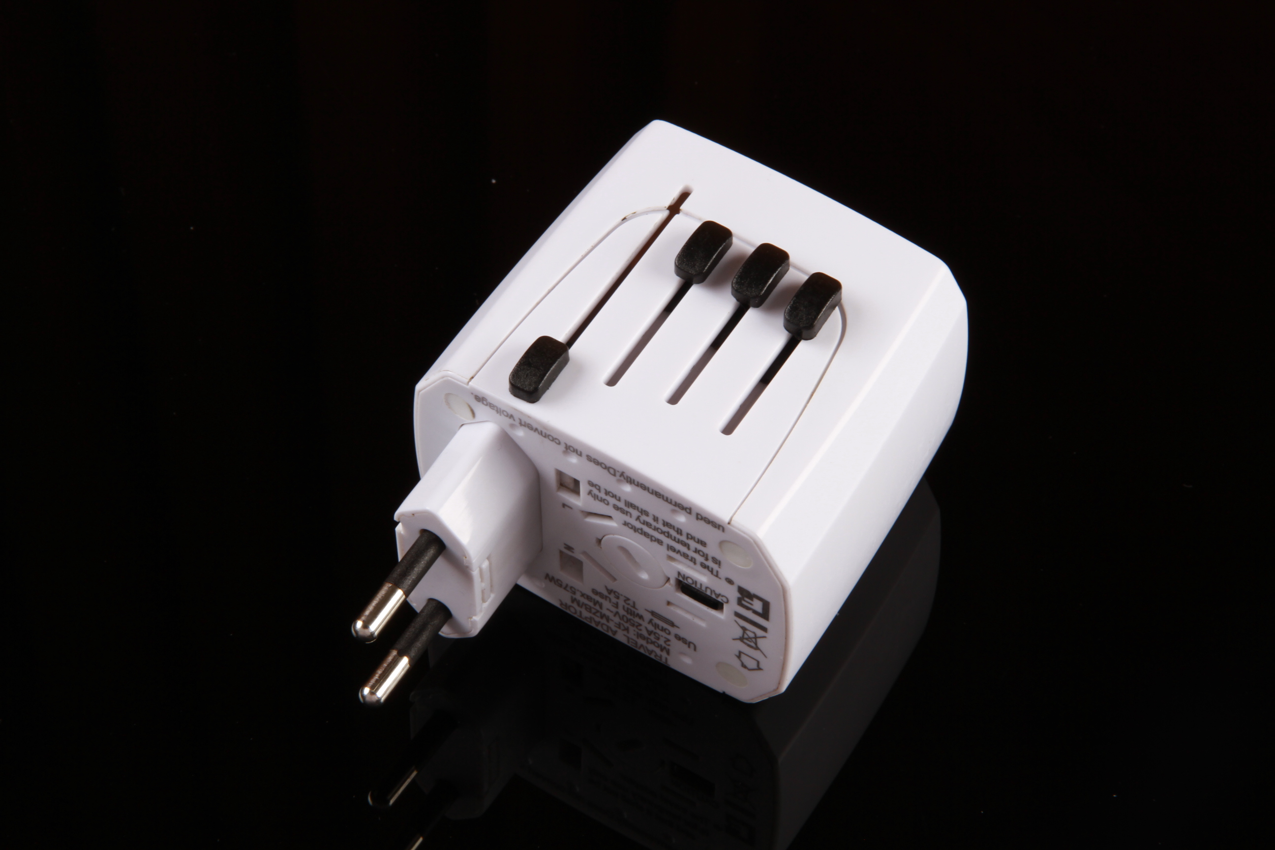 TRAVEL ADAPTOR - Image 3