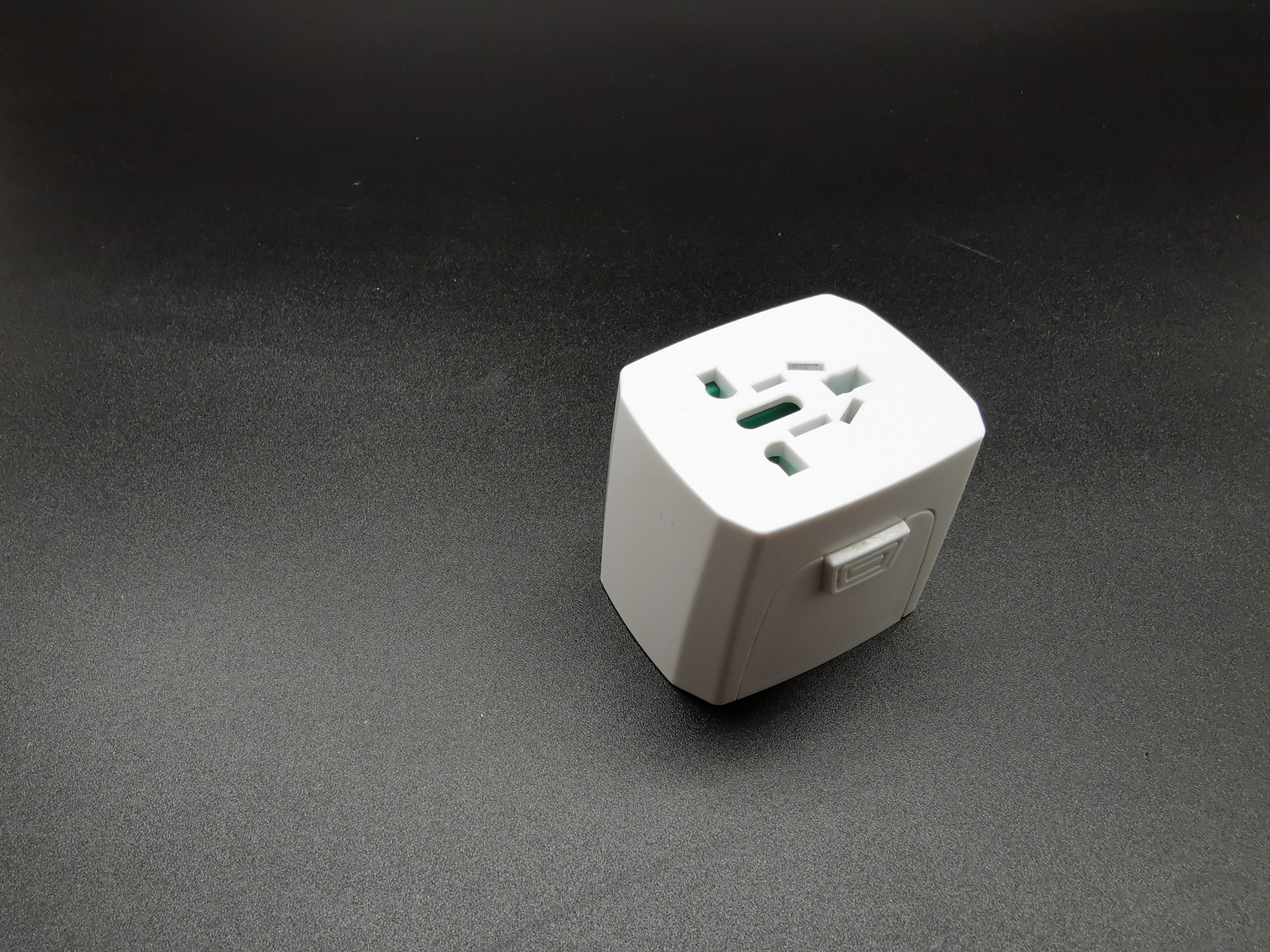 TRAVEL ADAPTOR - Image 2