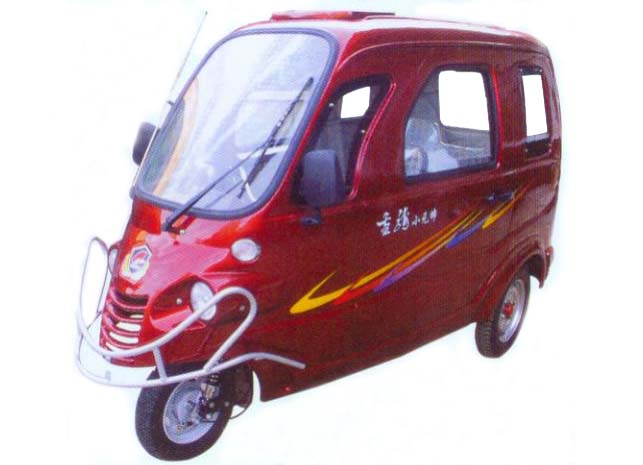 Compact Enclosed Three-Wheeled Urban Vehicle