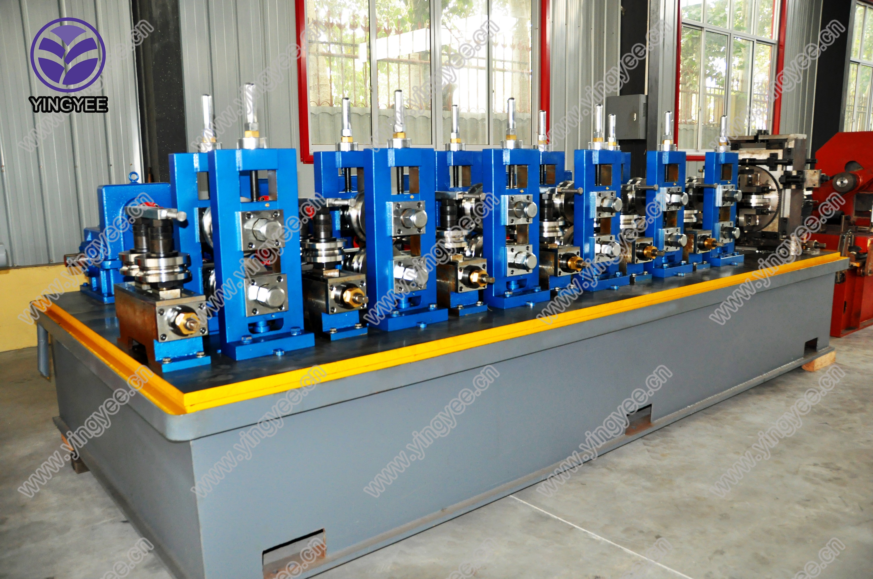 Forming unit of the tube mill