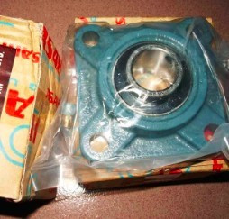 UCFC208 pillow block bearing - Image 4