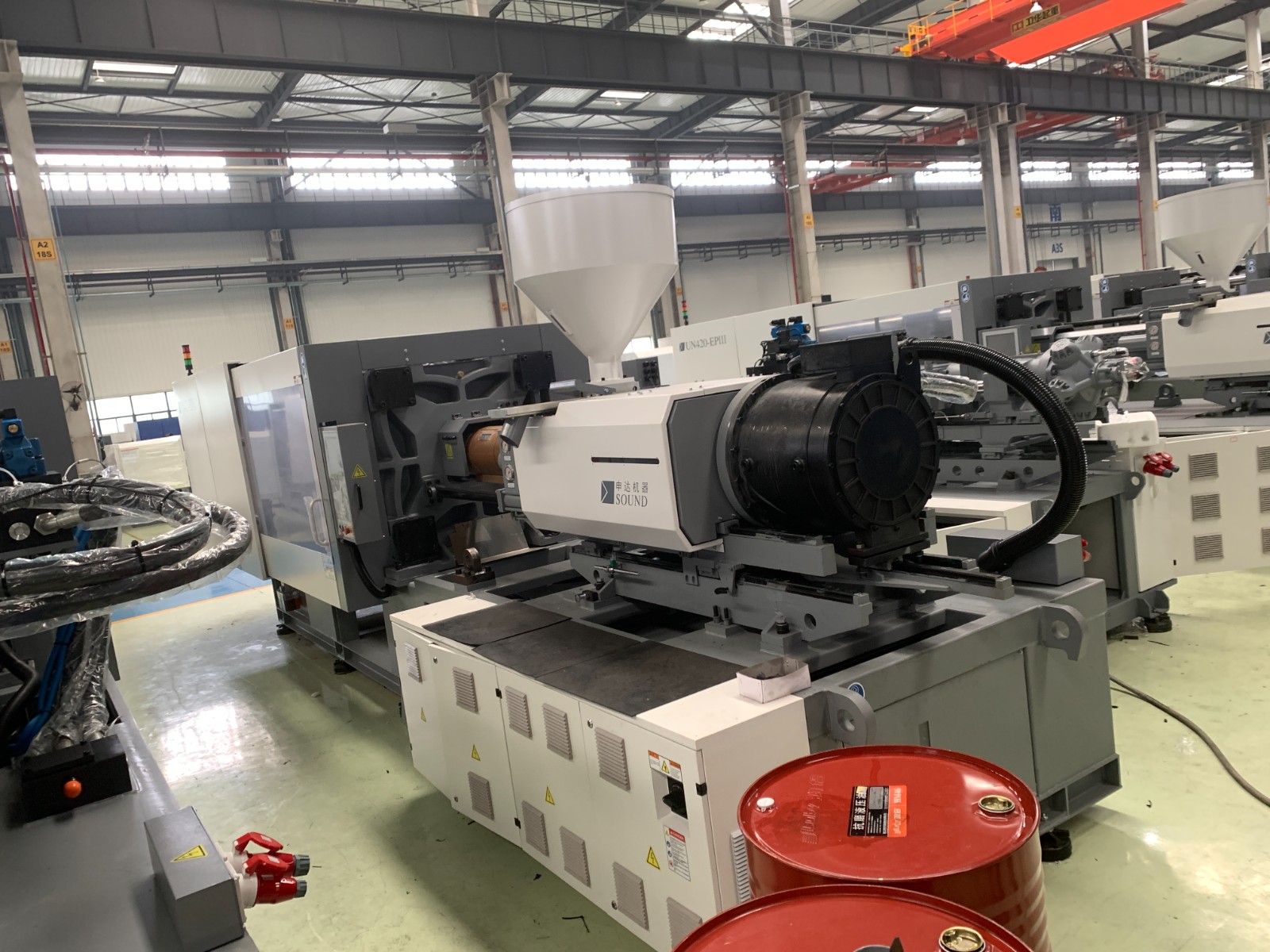 UN-GK energy saving plastic injection machine with electric charging unit. - Image 3