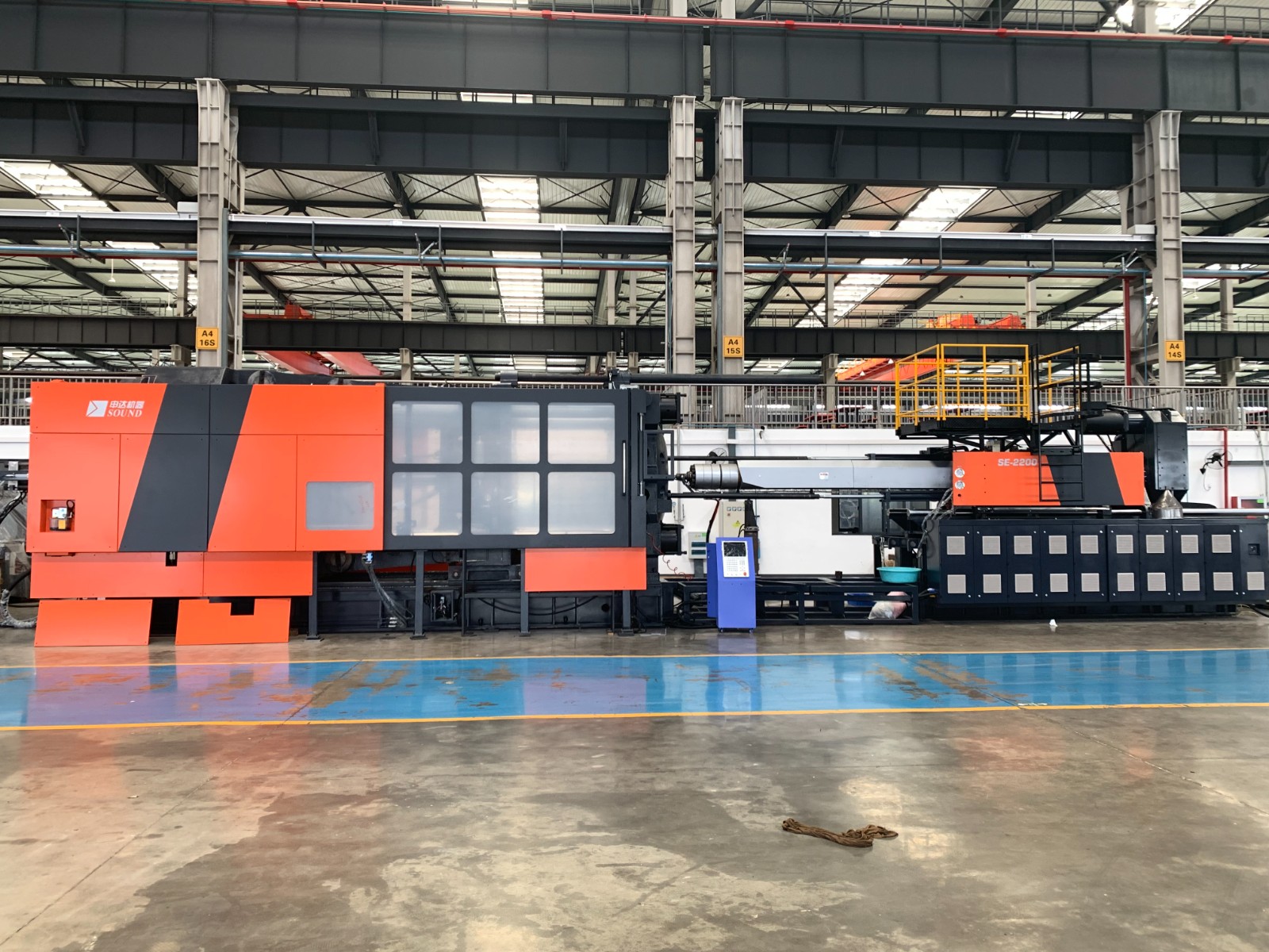 UN-GK energy saving plastic injection machine with electric charging unit. - Image 2