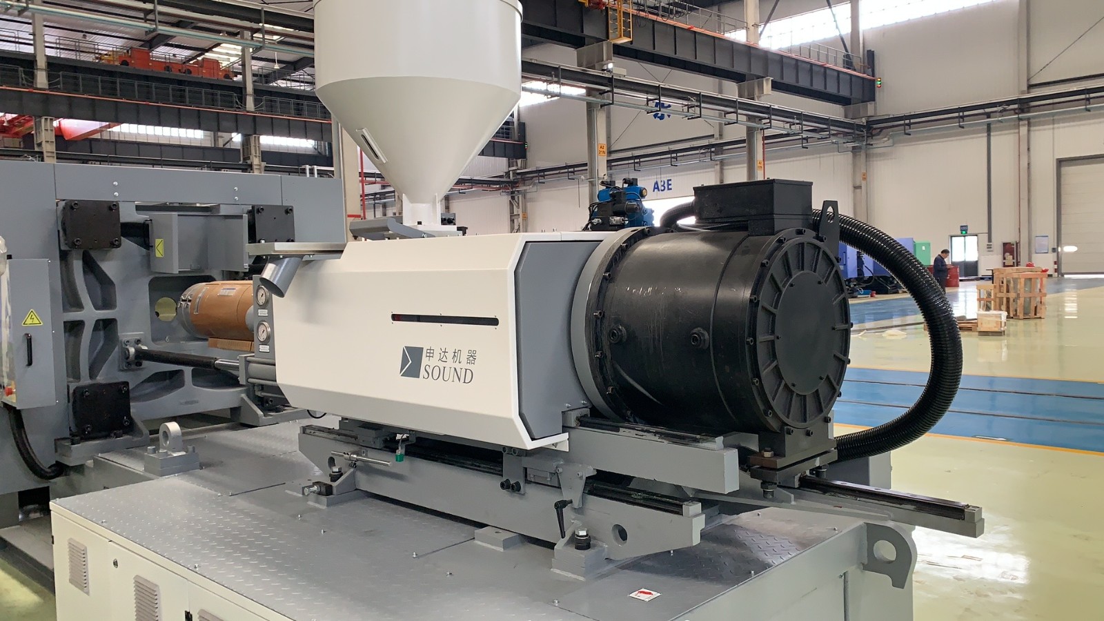 Electric Charging Plastic Injection Molding Machine