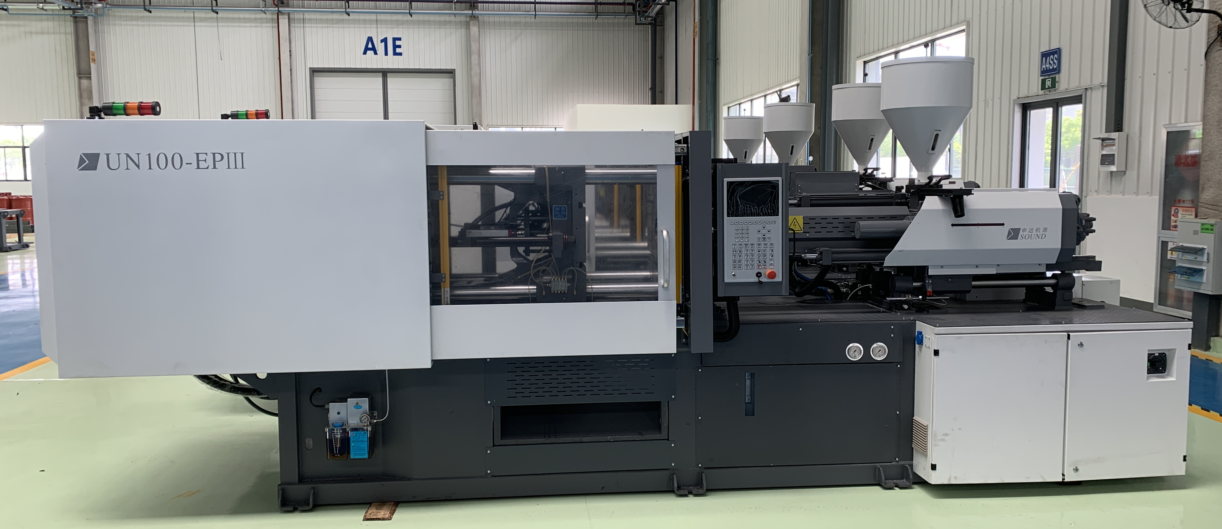 UN serial energy saving injection molding machine by servo motor system - Image 2