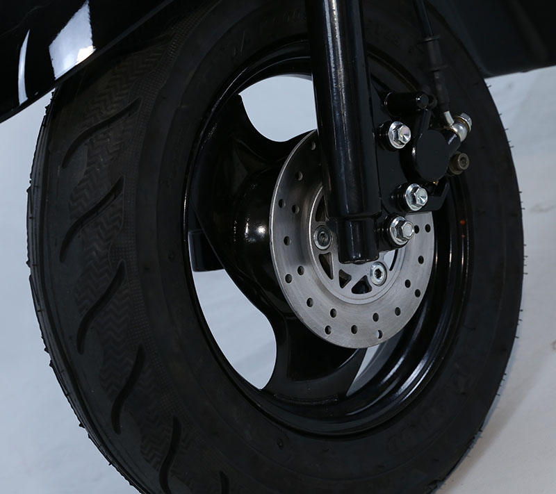 Front disc brake assembly