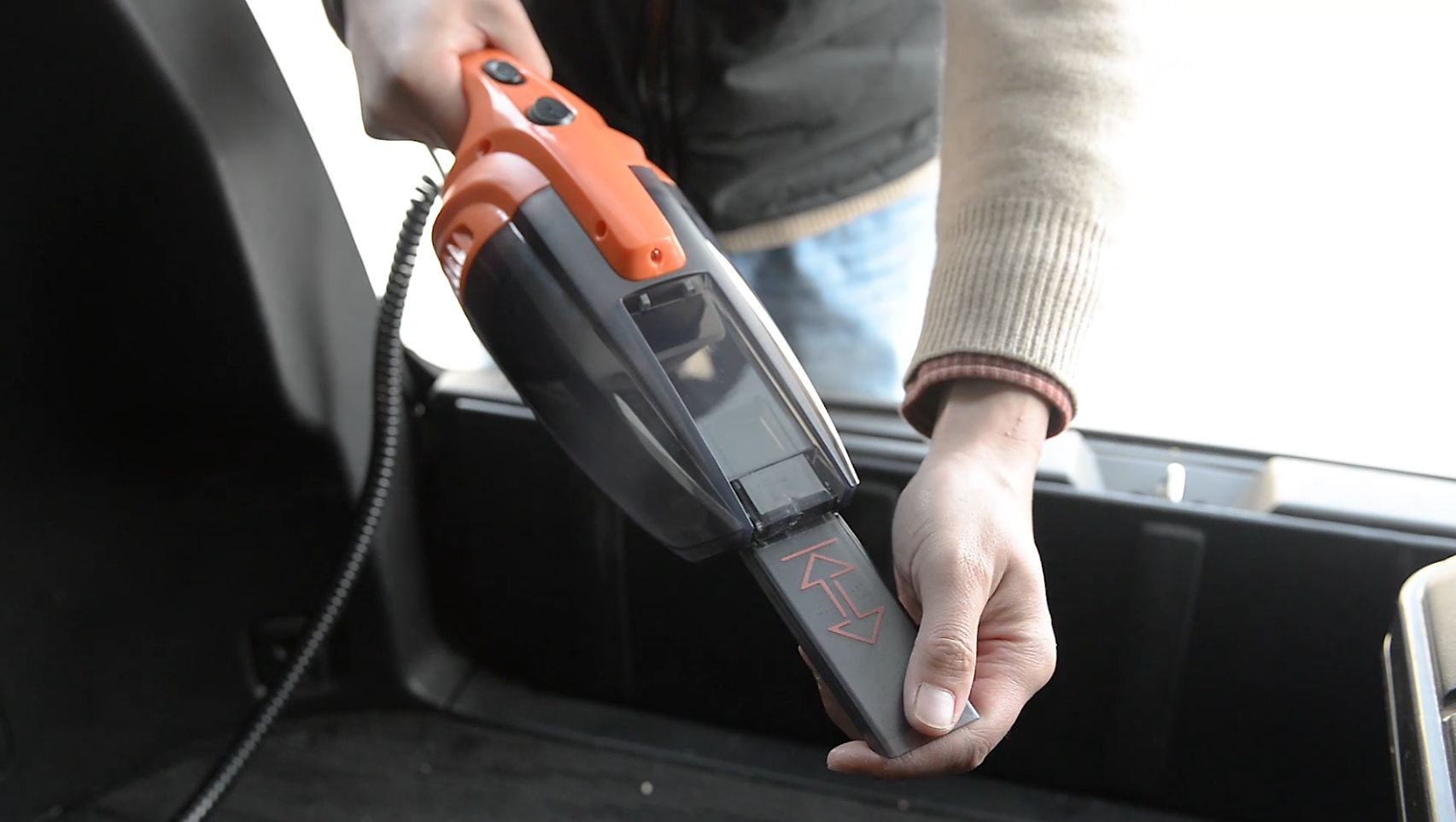 12V Portable Car Vacuum Cleaner with Retractable Crevice Tool