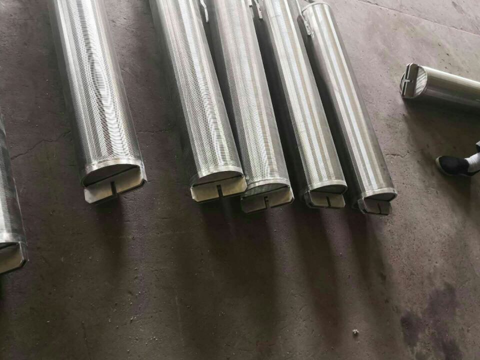 Cylindrical Vee-Wire Scale Trap