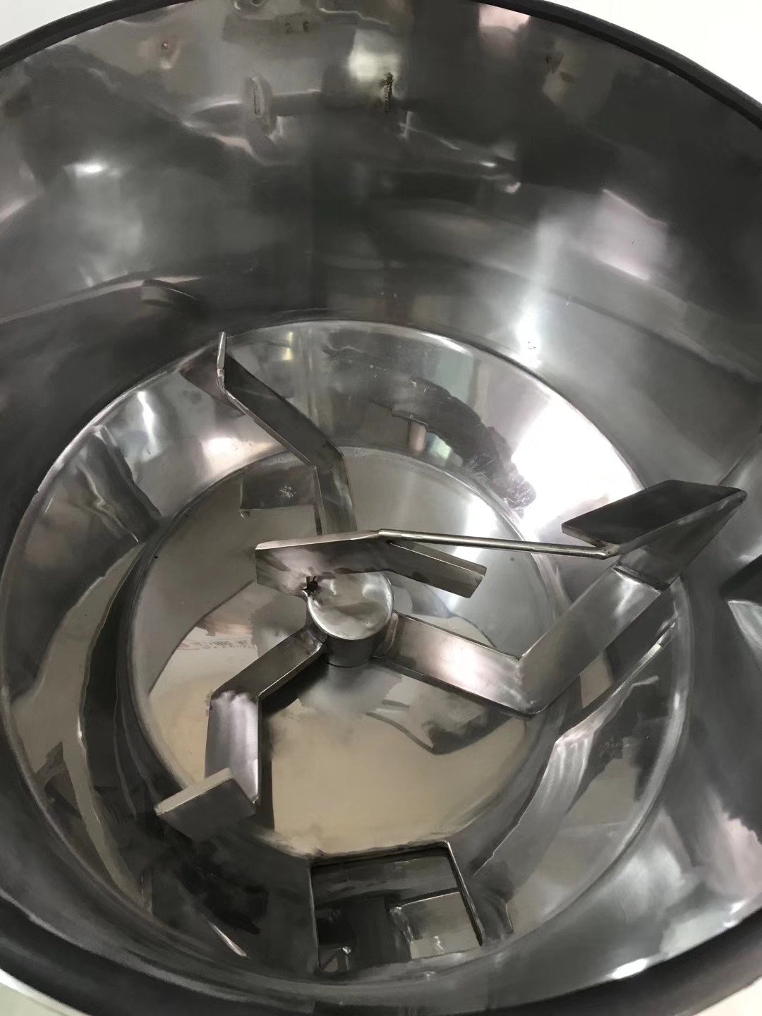 Vertical PVC Granules Plastic Color Masterbatch Mixer - Image 2